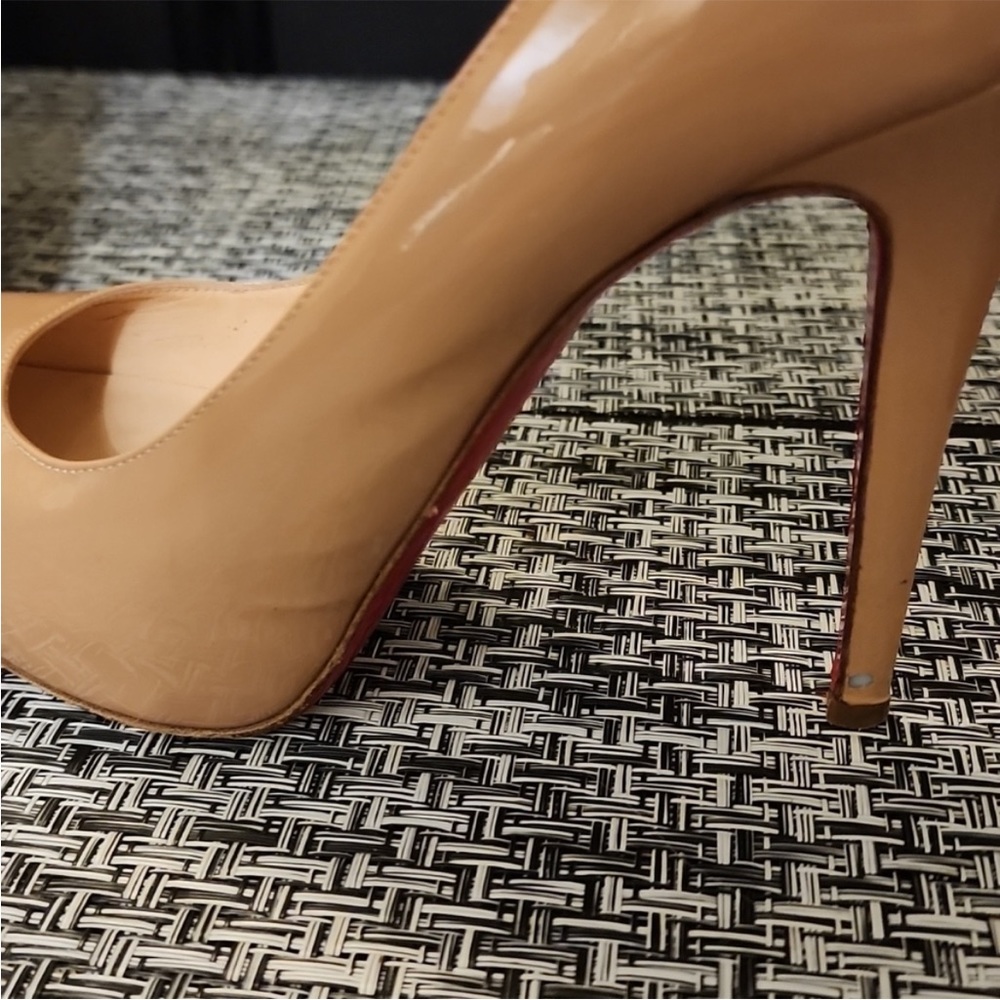 Christian Louboutin heels, size 39 1/2 … runs small - best for US sz 7.5